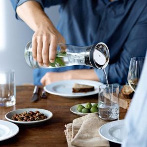 Botella de cristal con colador y tapa oscilante WMF