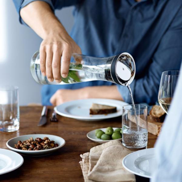 Botella de cristal con colador y tapa oscilante WMF - Imagen 2