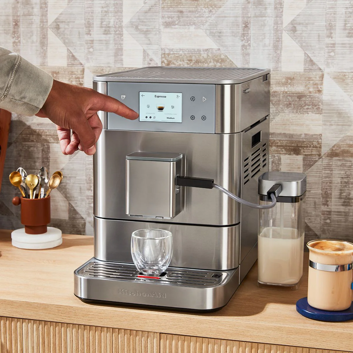 Cafetera Expresso superautomática con depósito de leche KF7 KitchenAid - Imagen 2