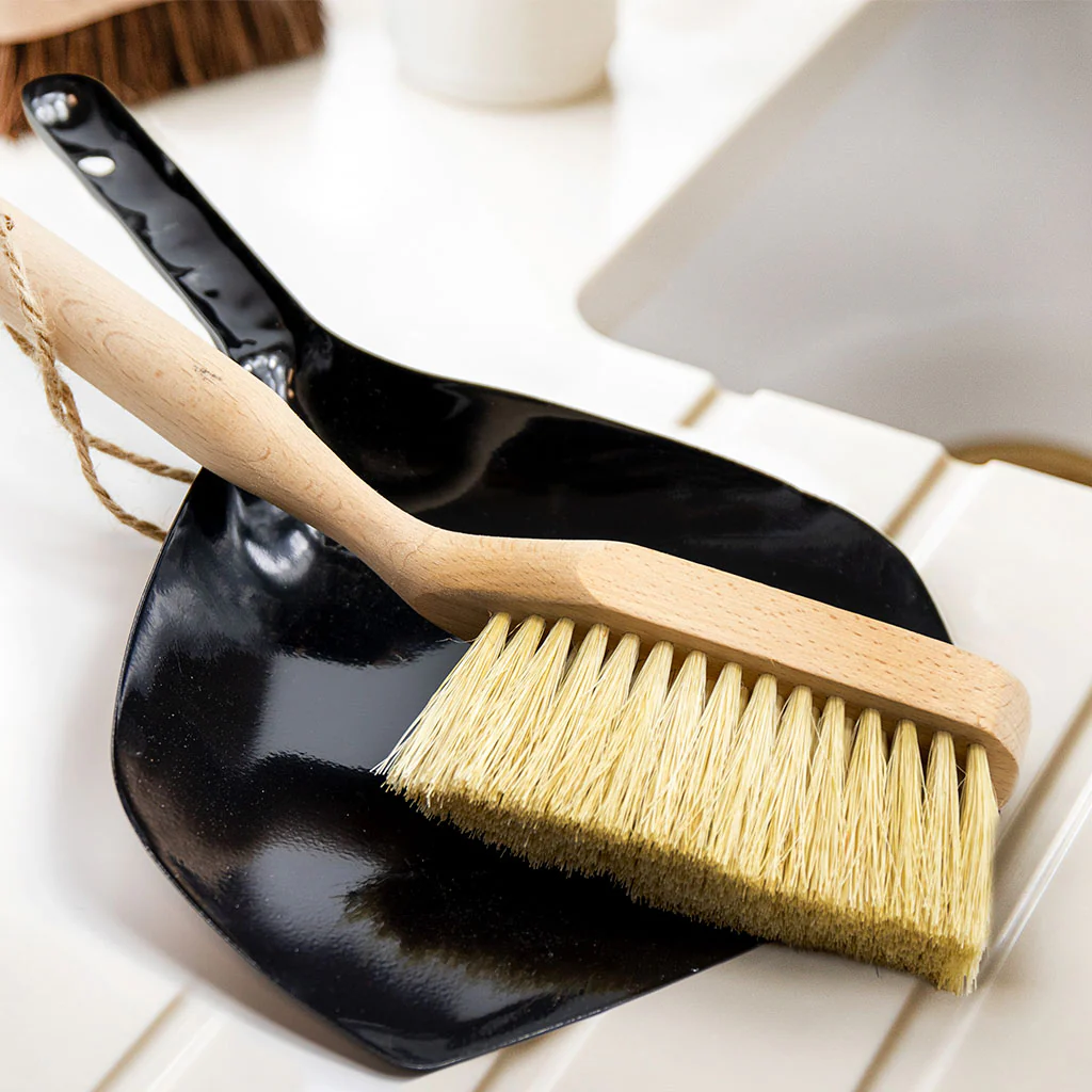 Conjunto de cepillo y recogedor Natural Elements KitchenCraft - Imagen 2