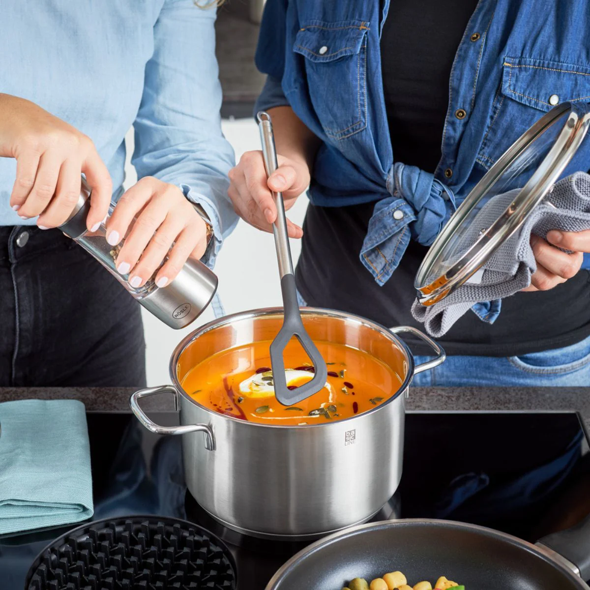 Cuchara con agujero de nailon con mango de inox Basic Line Rösle - Imagen 3