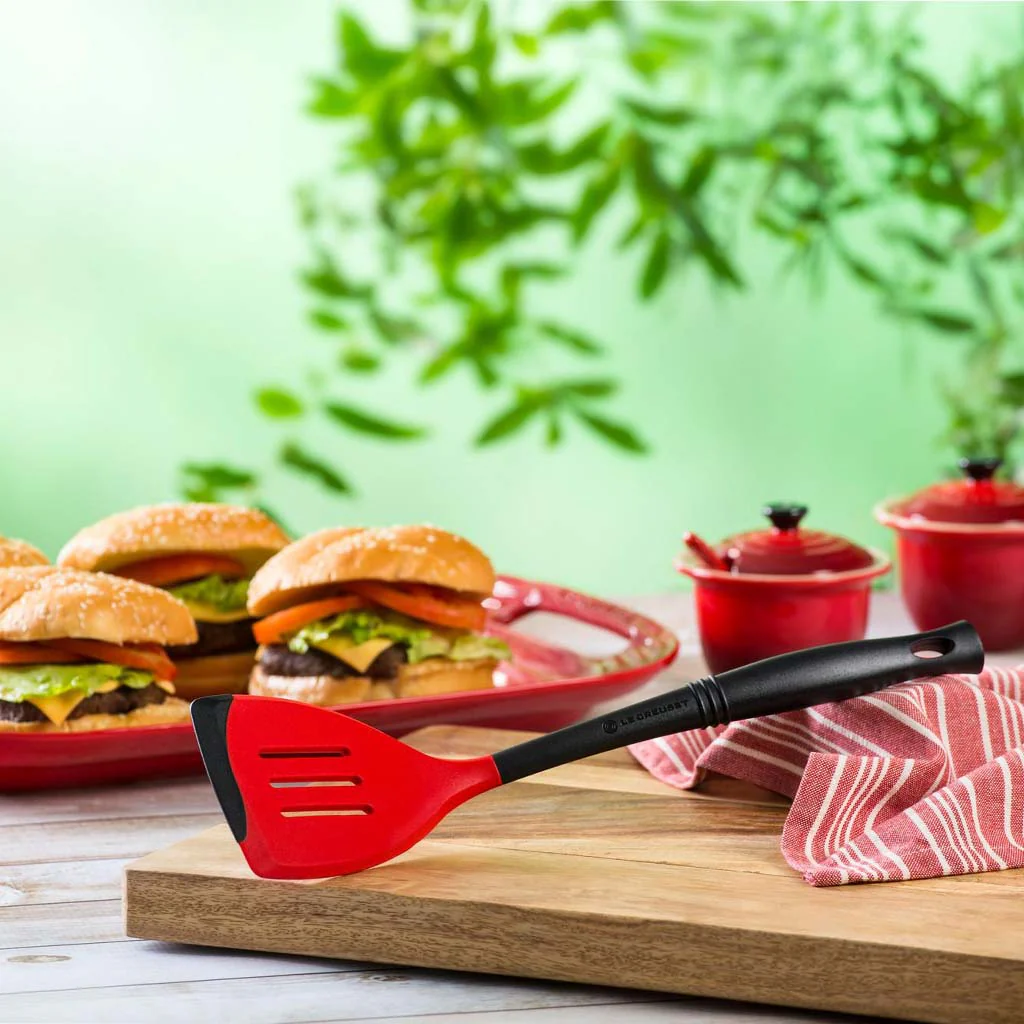 Espátula rasera ranurada Bi Revolution de Le Creuset - Imagen 2