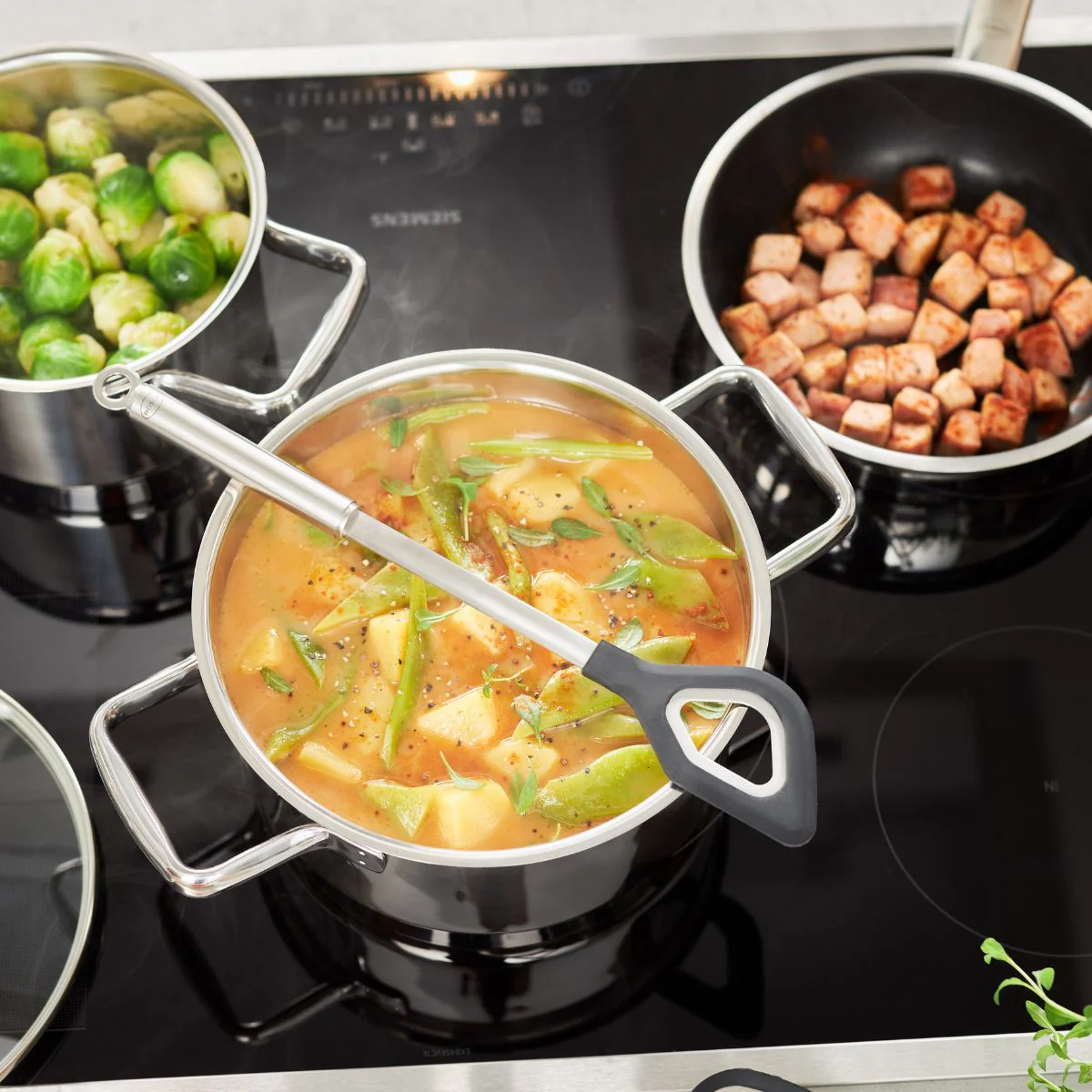 Cuchara espátula con agujero de inox con bordes de silicona Rösle - Imagen 3