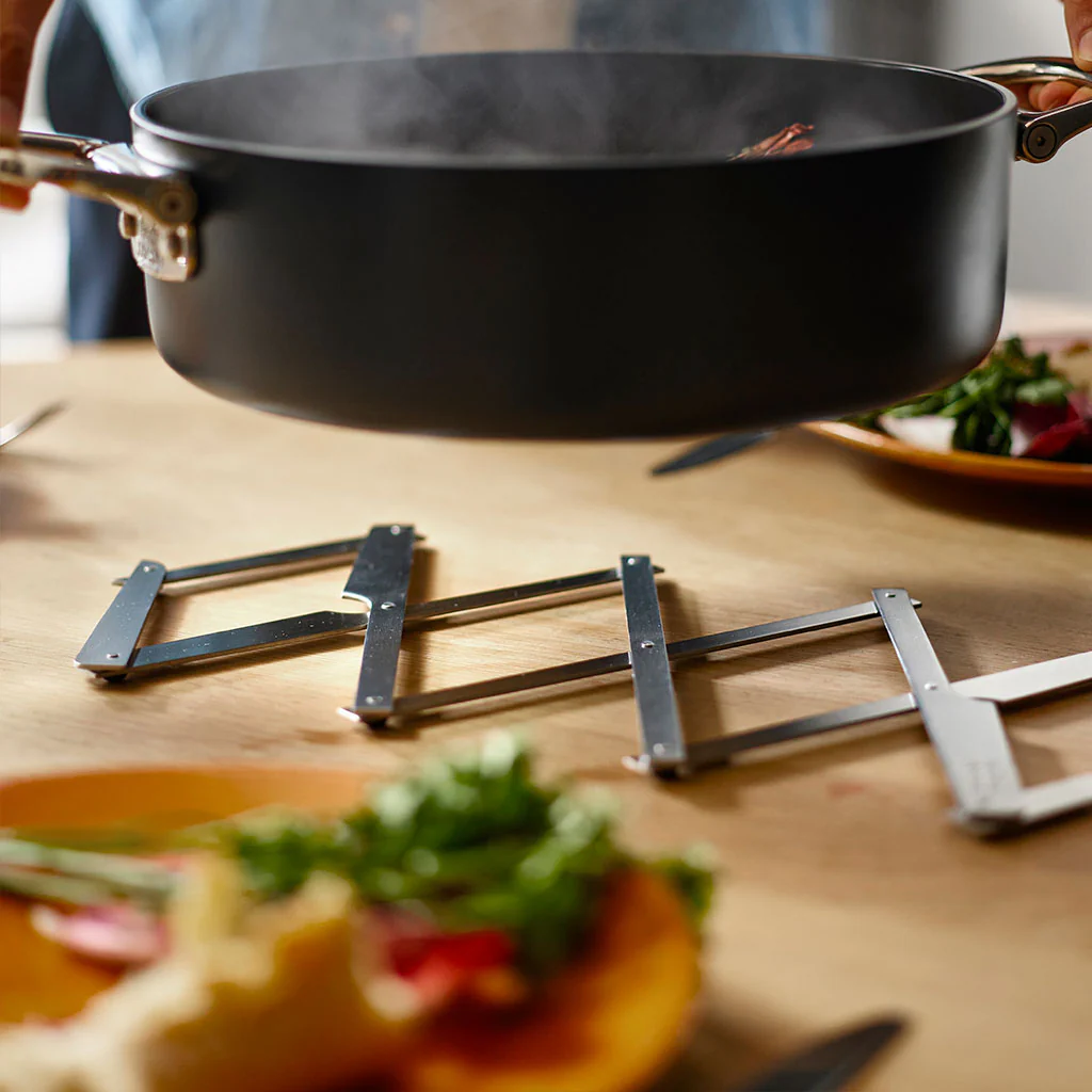 Salvamanteles plegable de acero inoxidable Space Joseph Joseph - Imagen 3