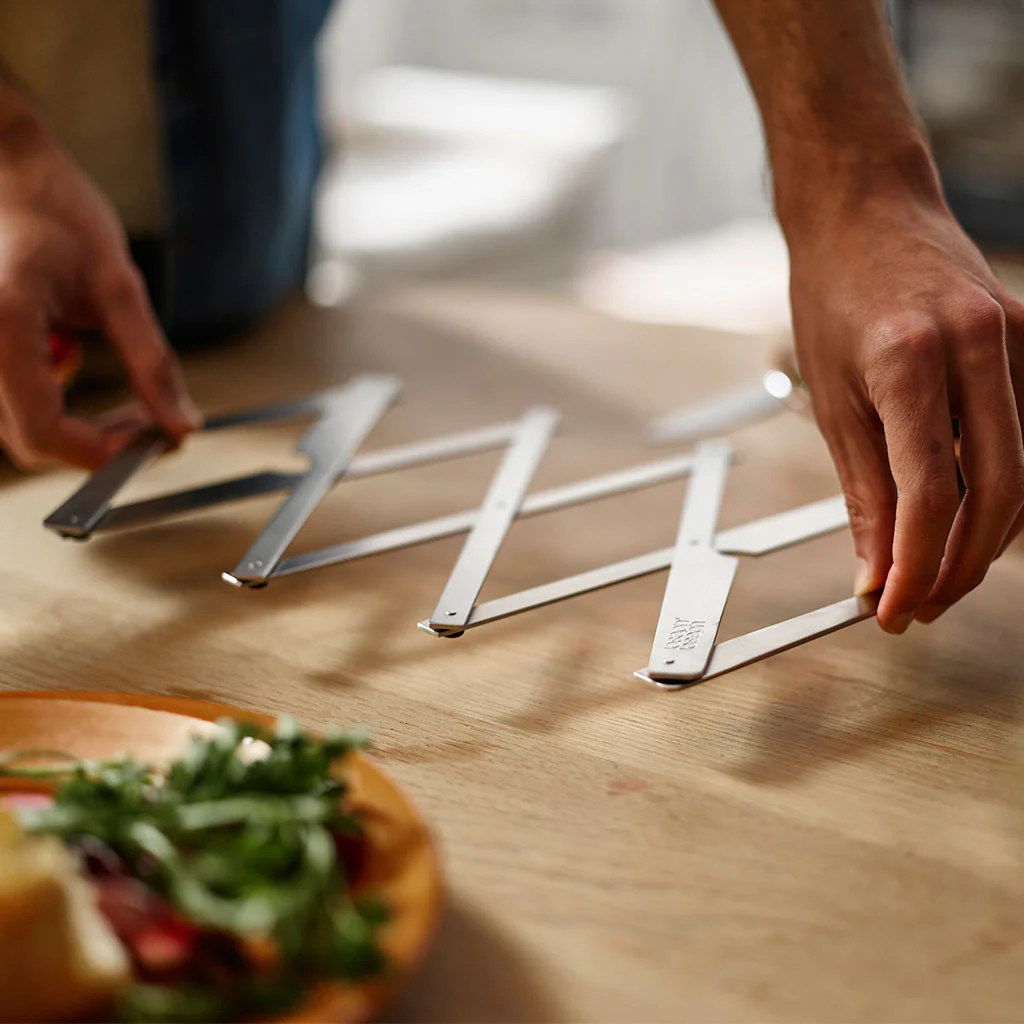 Salvamanteles plegable de acero inoxidable Space Joseph Joseph - Imagen 2