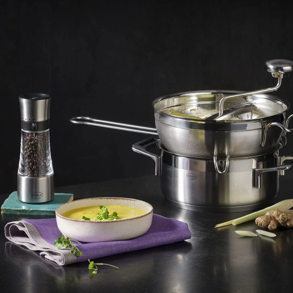 Pasapurés con asas de acero inoxidable Rösle - Imagen 3