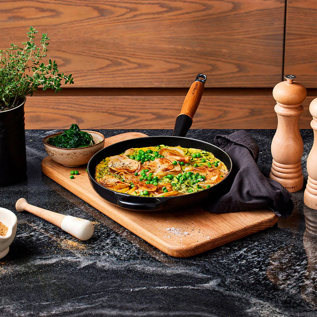 Sartén de hierro con mango de madera Le Creuset - Imagen 9