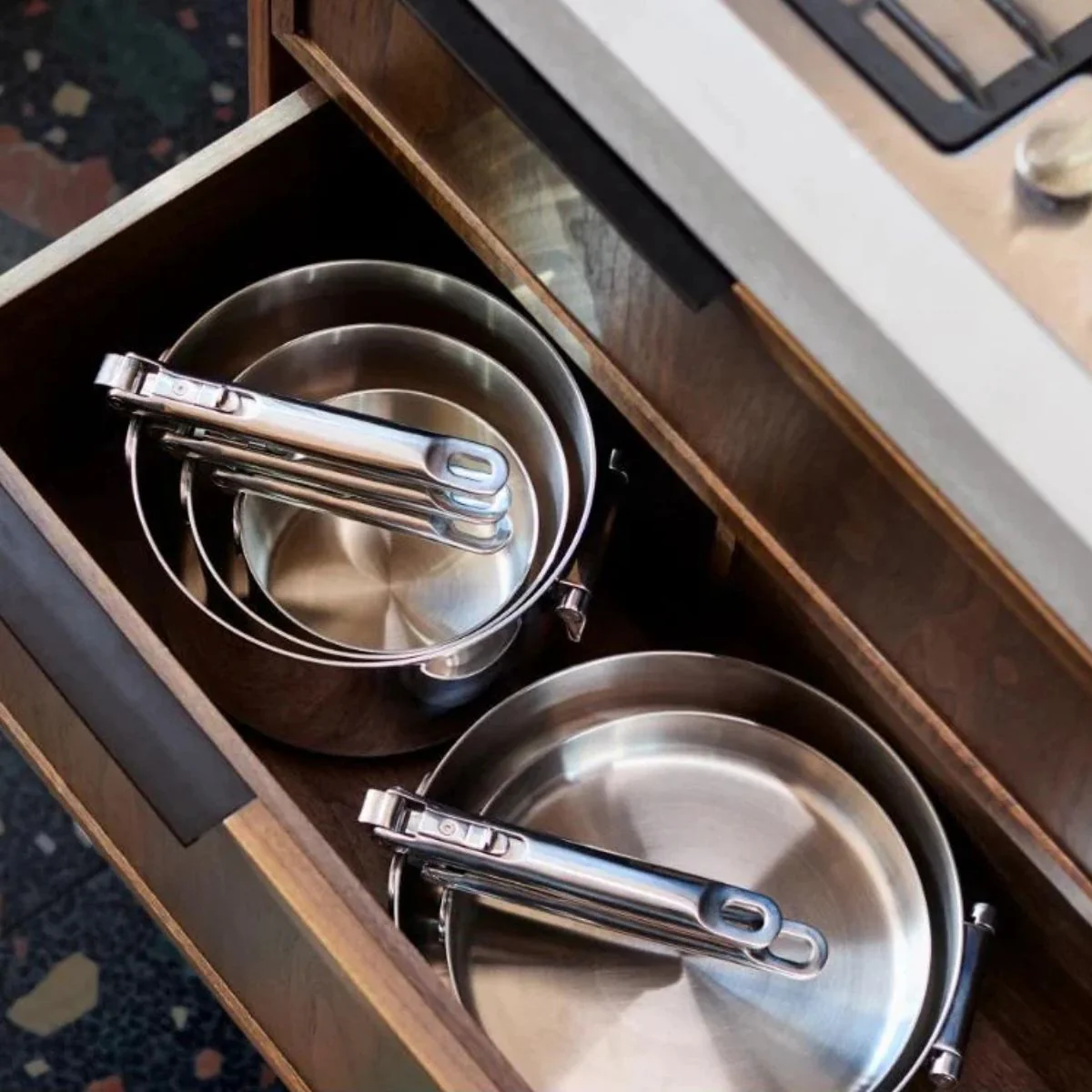 Sartén de acero inoxidable tricapa y con mango plegable Space Steel Joseph Joseph - Imagen 6