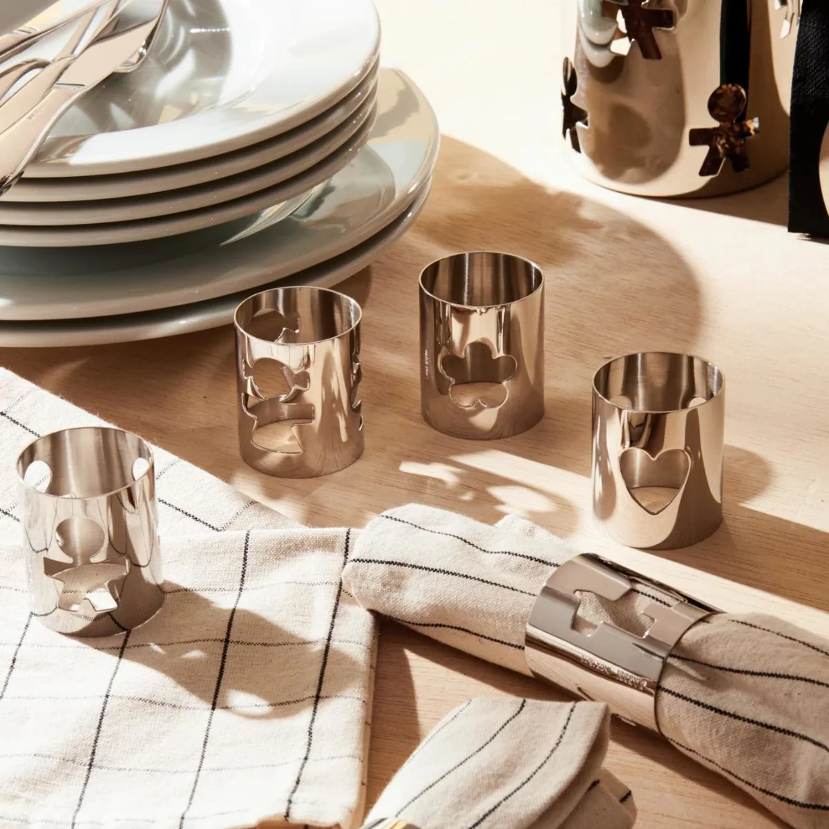 Servilletero perforado de acero Girotondo Alessi - Imagen 3