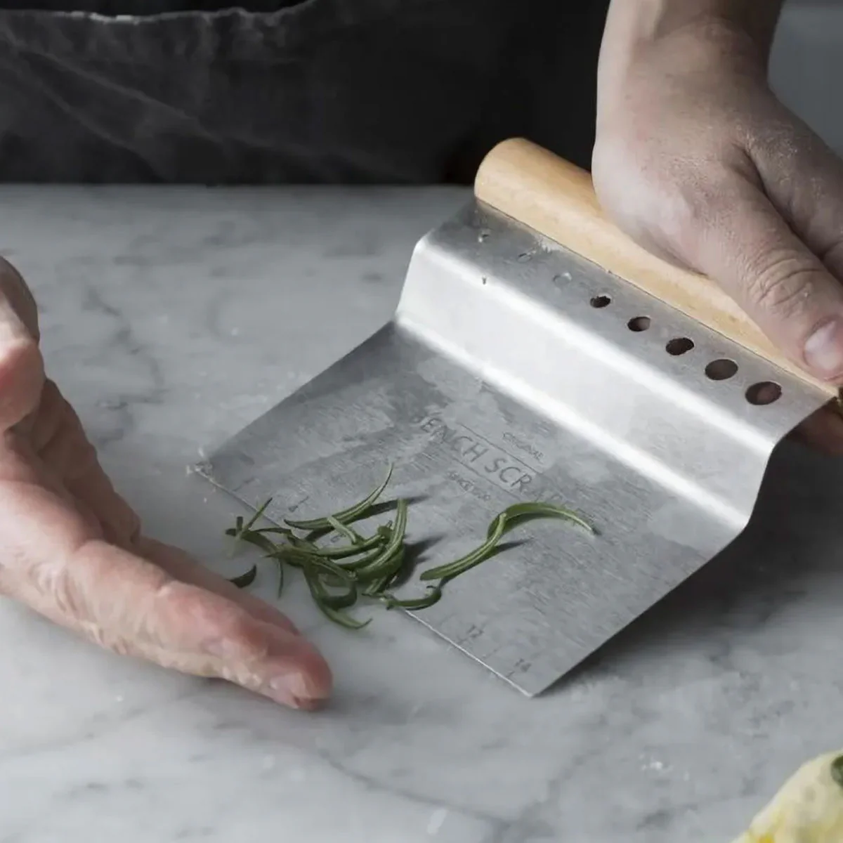 Rasqueta de repostería 4 en 1 para cocina Mason Cash - Imagen 4